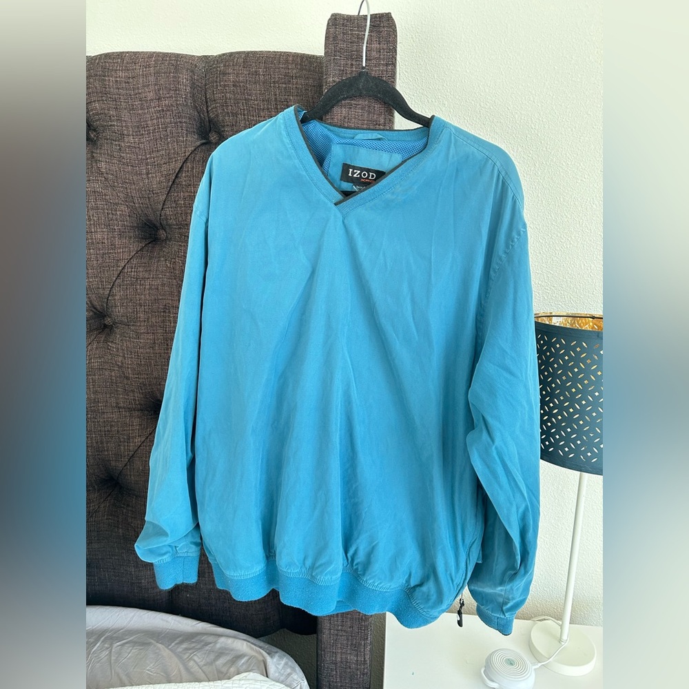 Izod Men's V-Neck Pullover windbreak